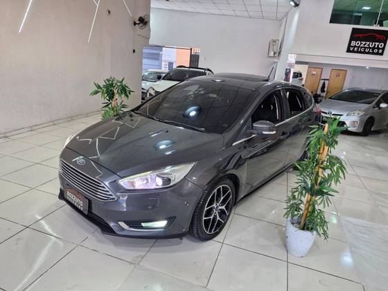 FORD FOCUS 2.0 TITANIUM PLUS 16V FLEX 4P POWERSHIFT FORD FOCUS 2.0 TITANIUM PLUS 16V FLEX 4P POWERSHIFT